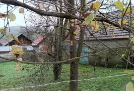 Ogulin,Vitunj - prodaje se drvena kuća sa okućnicom, Ogulin, Haus