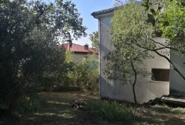 DRAMALJ,samostojeća kuća sa tri stana, Crikvenica, Maison