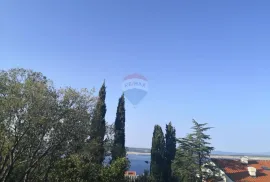 DRAMALJ,samostojeća kuća sa tri stana, Crikvenica, Maison