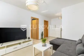 Pula, Kaštanjer - prekrasni namješteni dvosobni stan u novogradnji, 1.kat, NKP 50,44m2- TOP LOKACIJA, Pula, Appartment