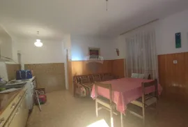 Lika,Brinje, kuća na parceli od 1230 m2, Brinje, Casa