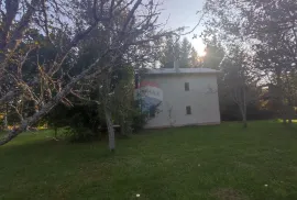 Lika,Brinje, kuća na parceli od 1230 m2, Brinje, Casa