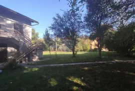 Lika,Brinje, kuća na parceli od 1230 m2, Brinje, Casa