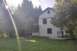 Lika,Brinje, kuća na parceli od 1230 m2, Brinje, Casa