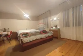 Lika,Brinje, kuća na parceli od 1230 m2, Brinje, Casa