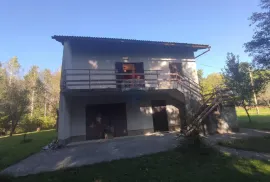 Lika,Brinje, kuća na parceli od 1230 m2, Brinje, Casa