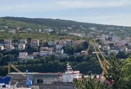 Kostrena - kuća s tri stana i dvije garaže, Kostrena, Famiglia