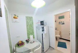 Crikvenica,Selce, Kuća s 3 apartmana i pogledom na more, Crikvenica, Ev