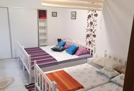 Crikvenica,Selce, Kuća s 3 apartmana i pogledom na more, Crikvenica, Ev