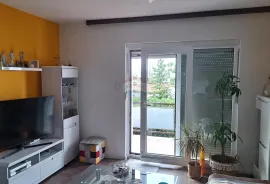 Crikvenica,Selce, Kuća s 3 apartmana i pogledom na more, Crikvenica, Ev