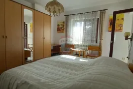 Pula,Veruda-trosoban stan u visokom prizemlju, Pula, Apartamento