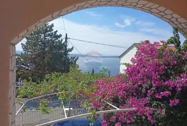 Dramalj, Crikvenica, prekrasna višestambena kuća na odličnoj lokaciji, Crikvenica, Casa