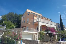 Dramalj, Crikvenica, prekrasna višestambena kuća na odličnoj lokaciji, Crikvenica, Famiglia