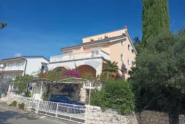 Dramalj, Crikvenica, prekrasna višestambena kuća na odličnoj lokaciji, Crikvenica, Famiglia