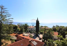 OPATIJA,LOVRAN- 2. RED DO MORA, stan 140 m2, balkon, parking, pogled na more, Lovran, Apartamento