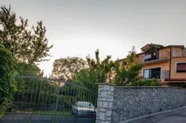 Atraktivna samostojeća villa sa očaravajućim pogledom na more, Rijeka, Casa