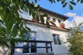 Prekrasna kuća u srcu Gorskog kotara – Moravice, uz rijeku Dobru!, Vrbovsko, House