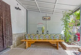 Apartmanska kuća u blizini Novigrada, Novigrad, بيت