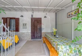 Apartmanska kuća u blizini Novigrada, Novigrad, بيت