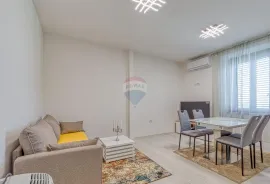 Apartmanska kuća u blizini Novigrada, Novigrad, بيت