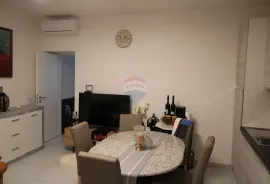 Apartmanska kuća u blizini Novigrada, Novigrad, بيت