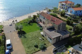 Istra, Novigrad, okolica, unikatna autohtona istarska kuća s vrtom - samo 30 metara od mora, Novigrad, Maison