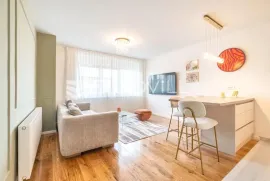 Zagreb, Savska cesta, prekrasan trosoban stan NKP 72 m2 PRVI NAJAM, Zagreb, Appartment