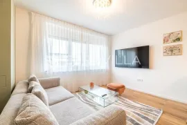 Zagreb, Savska cesta, prekrasan trosoban stan NKP 72 m2 PRVI NAJAM, Zagreb, Flat