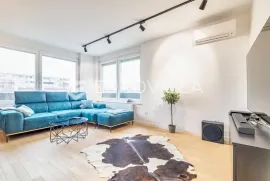 Zagreb, Knežija, prekrasan trosoban penthouse sa garažnim i tri parkirna mjesta, Zagreb, Appartement