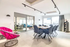 Zagreb, Knežija prekrasan trosoban penthouse sa garažim i tri parkirna mjesta, Zagreb, Daire