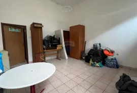 Pula, Monte Zaro - prostran stan i studio apartman, Pula, Wohnung