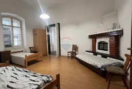 Pula, Monte Zaro - prostran stan i studio apartman, Pula, Wohnung