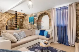 Matulji, Zvoneća, renovirana kamena kuća površine 65 m2, Matulji, Maison