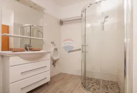 Istra,Banjole,apartmanska kuća sa velikim dodatnim potencijalom!!, Medulin, بيت