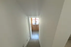 Istra,Pula centar, nova, luksuzna kuća s 3 apartmana, Pula, Ev