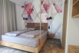 Istra,Pula centar, nova, luksuzna kuća s 3 apartmana, Pula, Ev