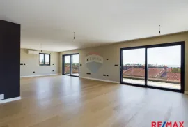 Poreč - Centar, Ekskluzivan penthouse sa pogledom na grad i more, Poreč, Appartment