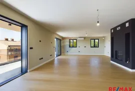 Poreč - Centar, Ekskluzivan penthouse sa pogledom na grad i more, Poreč, Appartment