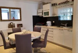 Rijeka, Donji Zamet, stan površine 89m2 s okućnicom, Rijeka, Daire