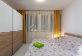 Prodaje se ekskluzivna apartmanska kuća u Medulinu – 900 m od mora, Medulin, Дом