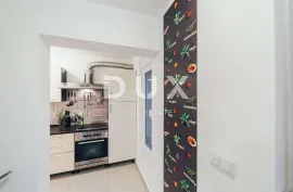 ZADAR, PRIVLAKA - Kuća s bazenom, 200m od mora, Privlaka, Ev