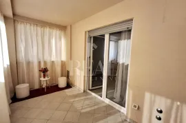 Pula ,Veli vrh stan 61m2 sa dvorištem !, Pula, Appartment