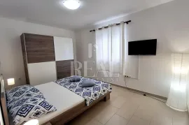 Pula ,Veli vrh stan 61m2 sa dvorištem !, Pula, Kвартира