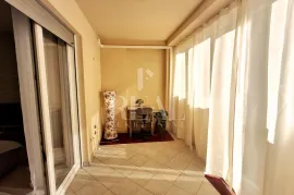 Pula ,Veli vrh stan 61m2 sa dvorištem !, Pula, Appartment