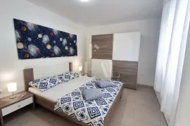 Pula ,Veli vrh stan 61m2 sa dvorištem !, Pula, Appartment