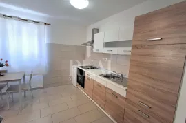 Pula ,Veli vrh stan 61m2 sa dvorištem !, Pula, Kвартира