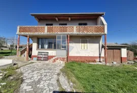 Istra, Rakalj- kuća s bazenom i građevinskim zemljištem, Marčana, House