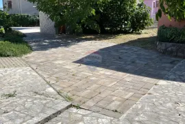 Krk, Gabonjin, autohtona kamena kuća s bazenom, 150 m2, Dobrinj, Famiglia