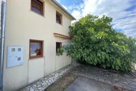 Krk, Gabonjin, autohtona kamena kuća s bazenom, 150 m2, Dobrinj, Famiglia