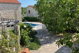 Krk, Gabonjin, autohtona kamena kuća s bazenom, 150 m2, Dobrinj, House